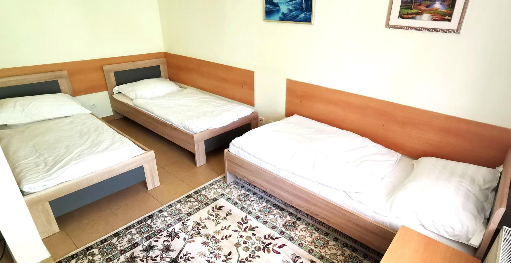 Penzion Labut Hotel Senec Exterior photo
